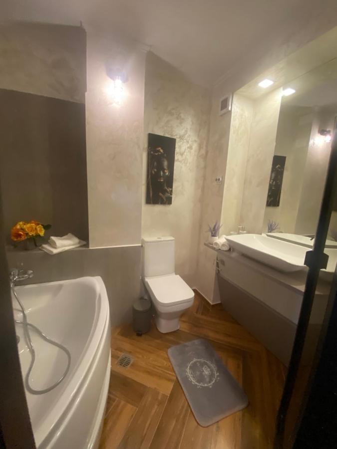 Victoriei Deluxe Suites Bukarest Exterior foto